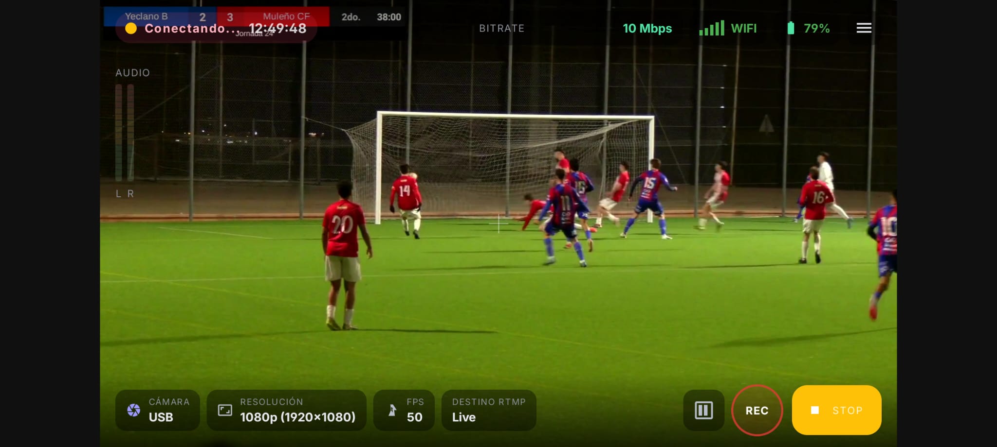 Retransmisión de partido de fútbol nocturno